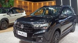 Suzuki Bidik Penjualan 300 Unit XL7 Hybrid Alpha Kuro per Bulan, Fokus Pasar Domestik