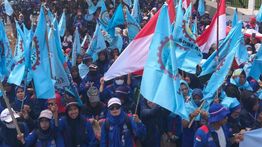 Ribuan Buruh Gelar Aksi di DPR/MPR dengan Lima Tuntutan Utama
