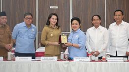 Komisi IV DPR RI dan Menteri Kehutanan Tinjau Pertambangan di Maluku Utara