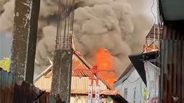 Bentrok Warga di Makassar Memanas, Molotov Dilempar Sejumlah Rumah Terbakar