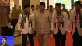 Momen Prabowo Diapit Petinggi PKS yang Kenakan Syal Palestina