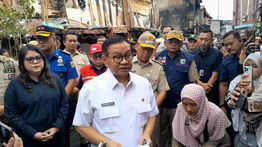 Pramono Tinjau Lokasi Kebakaran di Taman Sari Jakbar