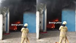 Pabrik Kebakaran Hebat di Cengkareng Sore Ini