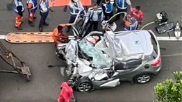 Mobil Ringsek Usai Kecelakaan di Tol Sentul Utara KM 4 Arah Ciawi