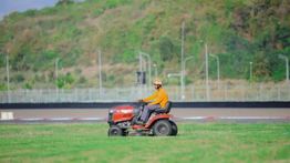  Rumput Sirkuit Mandalika Sesuai Standar Internasional