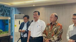 Luhut Minta Menkeu Purbaya Untuk Tidak Pangkas Anggaran MBG
