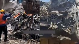 Tim SAR Temukan Mobil Mercy Terkubur di Reruntuhan Ponpes Al Khoziny Sidoarjo