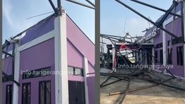 Stadion Mini di Tangerang Porak Poranda Dihantam Angin Kencang
