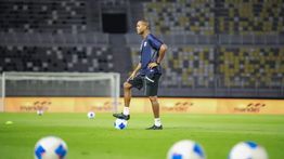 Kluivert: Timnas Indonesia Akan Melakukan Apa Pun untuk Menang