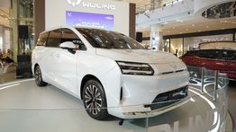 Wuling Pamerkan Seluruh Jajaran Kendaraan dari ICE, Hybrid, hingga EV di Mall Central Park