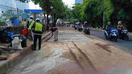 Galian Pipa Limbah di TB Simatupang Rampung, Lalin Depan Cibis Park Kini Normal