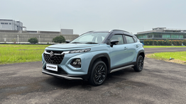 Suzuki Fronx Dinobatkan sebagai Car of the Year 2025, Dominasi Carvaganza Editor's Choice Awards