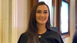 Atiqah Hasiholan Nekat Jadi Dukun Sakti di Film Sosok Ketiga: Lintrik