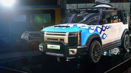 Chery Tampil Menggebrak di IMX 2025, Tawarkan J6 EV Modifikasi Karya Cellos ZXZ sebagai Super Giveaway
