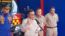 Pramono Sebut Minat Warga ke Ragunan Tinggi di Hari Pertama Buka Sampai Malam