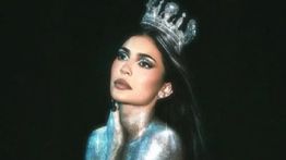 Kylie Jenner Pakai Mahkota Rancangan Desainer Rinaldy Yunardi