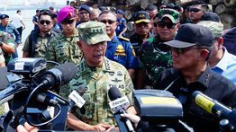 Kasum TNI Tinjau Keberhasilan Satgas PKH Amankan Ribuan Kubik Kayu Ilegal