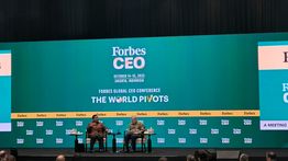 Steve Forbes Ucapkan Selamat Ulang Tahun Lebih Awal ke Prabowo dalam Forum Forbes Global CEO Conference 2025