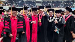 Sahroni Muncul Lagi ke Publik, Kali Ini Diwisuda Doktor Ilmu Hukum