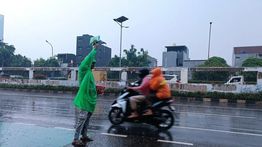 BRIN Temukan Mikroplastik Terkandung dalam Air Hujan Jakarta, Sebut Siklus Plastik Sudah Capai Langit