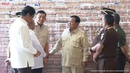 Momen Prabowo Berbincang dengan Jaksa Agung hingga Purbaya di Depan Uang Rp13,2 T Hasil Korupsi CPO