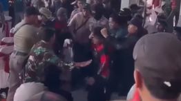 Final Karapan Sapi, Anggota Brimob Dibacok Sampai Kritis