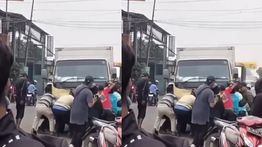 Pemotor Meregang Nyawa Terlindas Truk di Curug