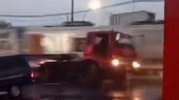 Truk di Semarang Tertabrak Kereta, Diduga Gara-gara Macet di Perlintasan