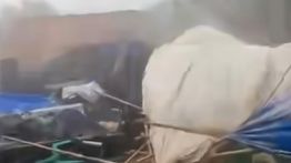 Angin Kencang Terjang Bekasi, Tenda Hajatan Sampai Roboh