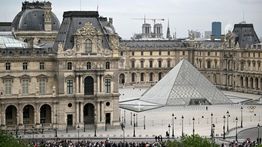 2 Tersangka Pencurian Permata Mahkota di Museum Louvre Prancis Ditangkap