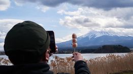 Salju Pertama di Gunung Fuji Turun 21 Hari Lebih Lambat