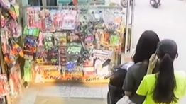 VIDEO Dua Remaja Perempuan Dihantam Mobil di Ciseeng Bogor