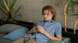 Terlalu Sering Curhat ke AI Bisa Bahayakan Kesehatan Mental, Ini Penjelasan Psikolog