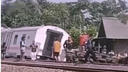 Kereta Api Purwojaya Relasi Gambir - Cilacap Anjlok di Stasiun Kedung Gede