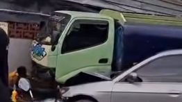 Kecelakaan di Tangerang, Mobil Pribadi Ringsek Tabrak Truk Tangki