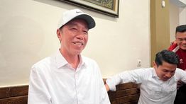 Momen Kocak Kompol Syarif Ajudan Jokowi Nyaris Jatuh Kejengkang