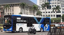 Bus Transjakarta Tak Layani Penumpang di Halte Balai Kota karena Ada Demo di Monas