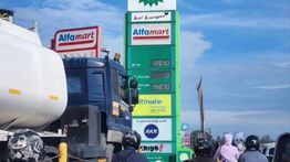 Stok BBM Sudah Tersedia, Antrean di SPBU BP di Bintaro Langsung Mengular