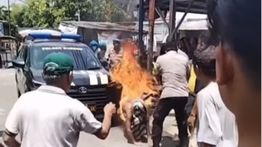 Diduga Curi Motor, Pria di Surabaya Diikat dan Dibakar Massa