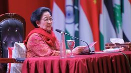 Megawati Ziarah ke Makam Bung Karno dan Buka Seminar 70 Tahun KAA di Blitar