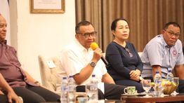 Wamenaker Bertemu Serikat Pekerja, Bahas Formula Baru Upah Minimum