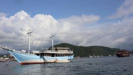 Awas Gelombang Tinggi di Labuan Bajo!