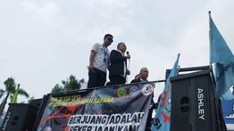 Dasco Ikut Orasi di Depan Pabrik Michelin, Desak Pekerja Dirumahkan Kembali Bekerja