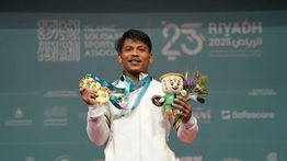 Lifter Muhammad Husni Persembahkan Tiga Emas untuk Indonesia di ISG 2025