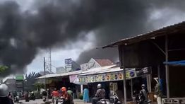 Asap Hitam Tebal Membumbung di Sekitar Pintu Tol Krukut