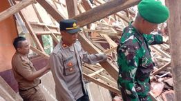 Bangunan SDN di Garut Ambruk Dihantam Cuaca Ekstrem, Siswa Belajar di Rumah