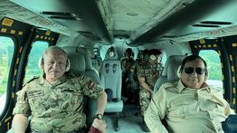 Raja Abdullah Pakai Seragam Militer Didampingi Prabowo Subianto saat Naik Helikopter