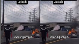 Mobil Brio Terbakar di Tol JORR Jatiasih