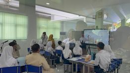 Tiba di SMPN 4 Bekasi, Prabowo Tinjau Langsung Digitalisasi Pembelajaran