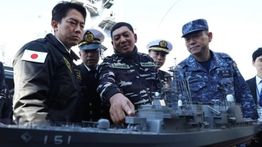 Menhan Sjafrie Tinjau Kapal Perang Mogami-class Milik Jepang dalam Kunjungan Kenegaraan